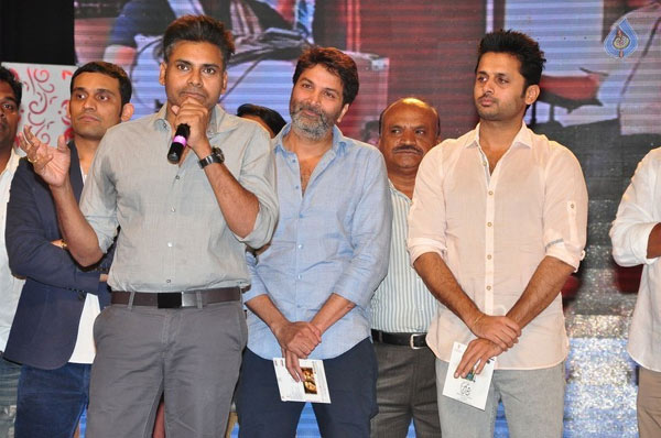 pawan kalyan,pawan kalyan greetings,mega family,a aa audio launch  పవన్ అభినందనలు వారికి వద్దా..!